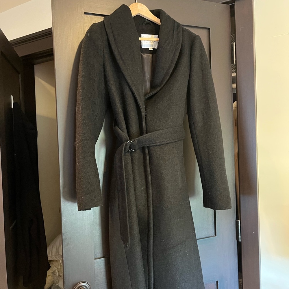 Elegant Black Wool Coat size small from Guess